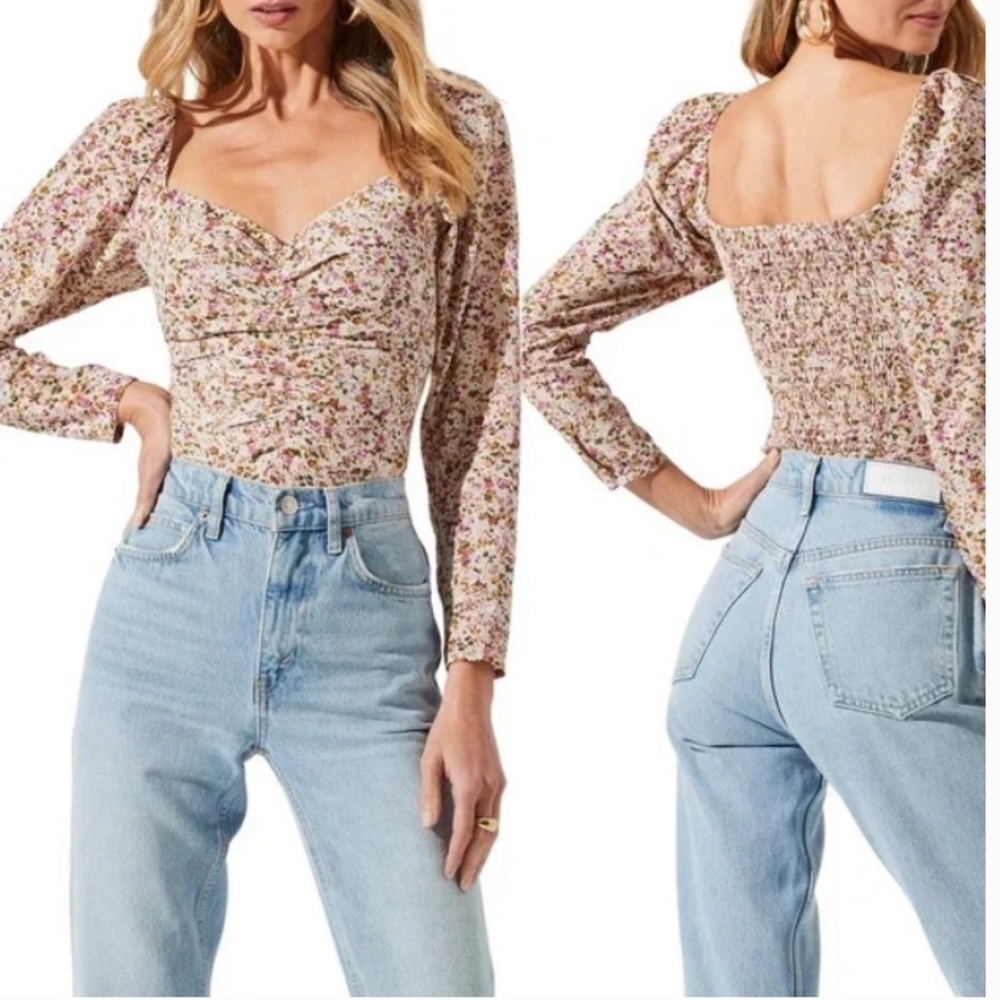 ASTR the Label Floral Ruched Sweetheart Neck Top
